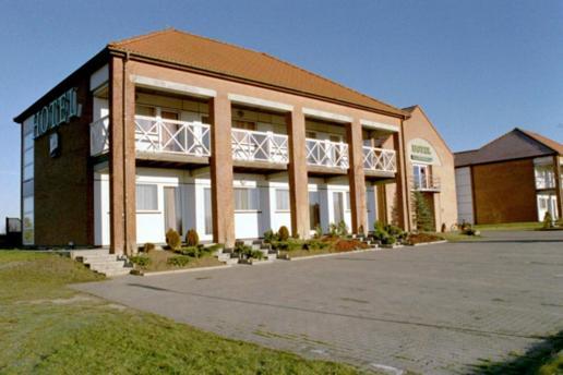 Greenline Hotel Hellfeld Нойбранденбург Екстер'єр фото