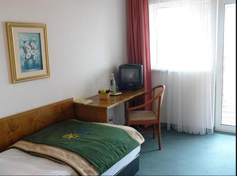 Greenline Hotel Hellfeld Нойбранденбург Номер фото