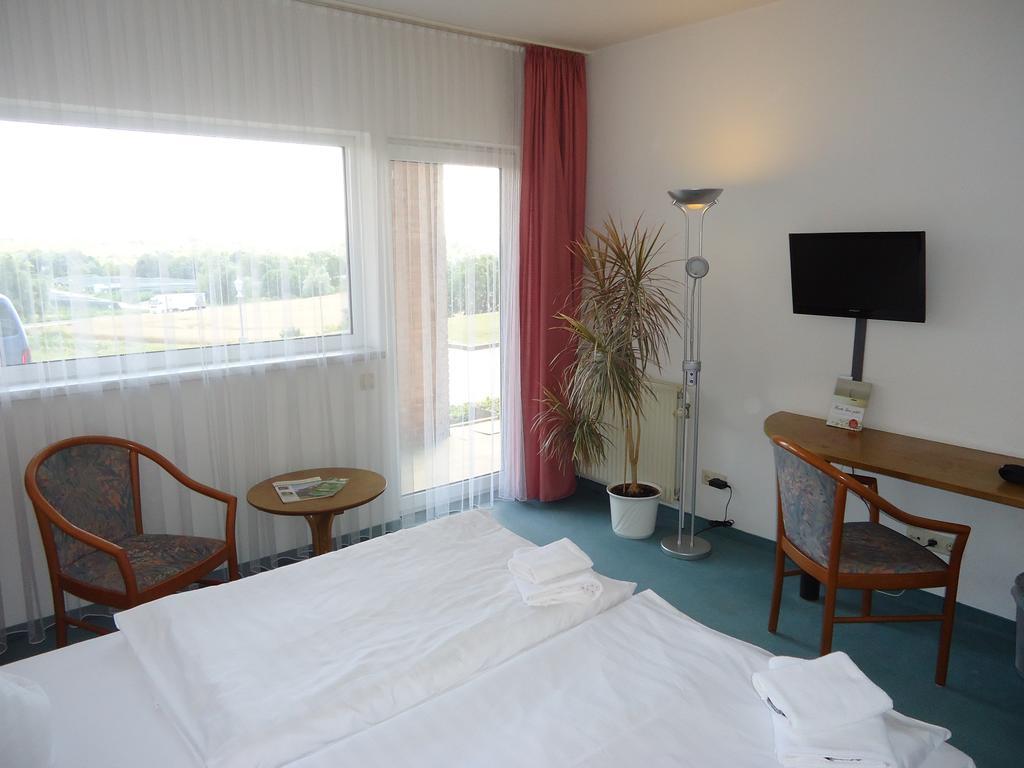 Greenline Hotel Hellfeld Нойбранденбург Номер фото