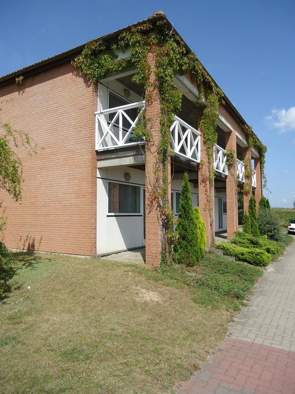Greenline Hotel Hellfeld Нойбранденбург Екстер'єр фото
