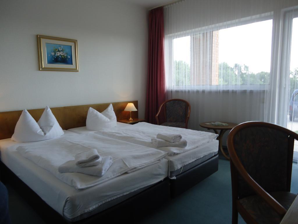 Greenline Hotel Hellfeld Нойбранденбург Екстер'єр фото