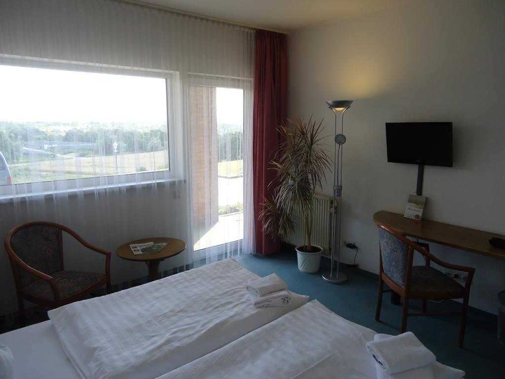Greenline Hotel Hellfeld Нойбранденбург Екстер'єр фото